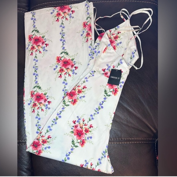 Forever 21 Women's Floral Print Wide-Leg
Jumpsuit in White , MEDIUM - Picture 6 of 17